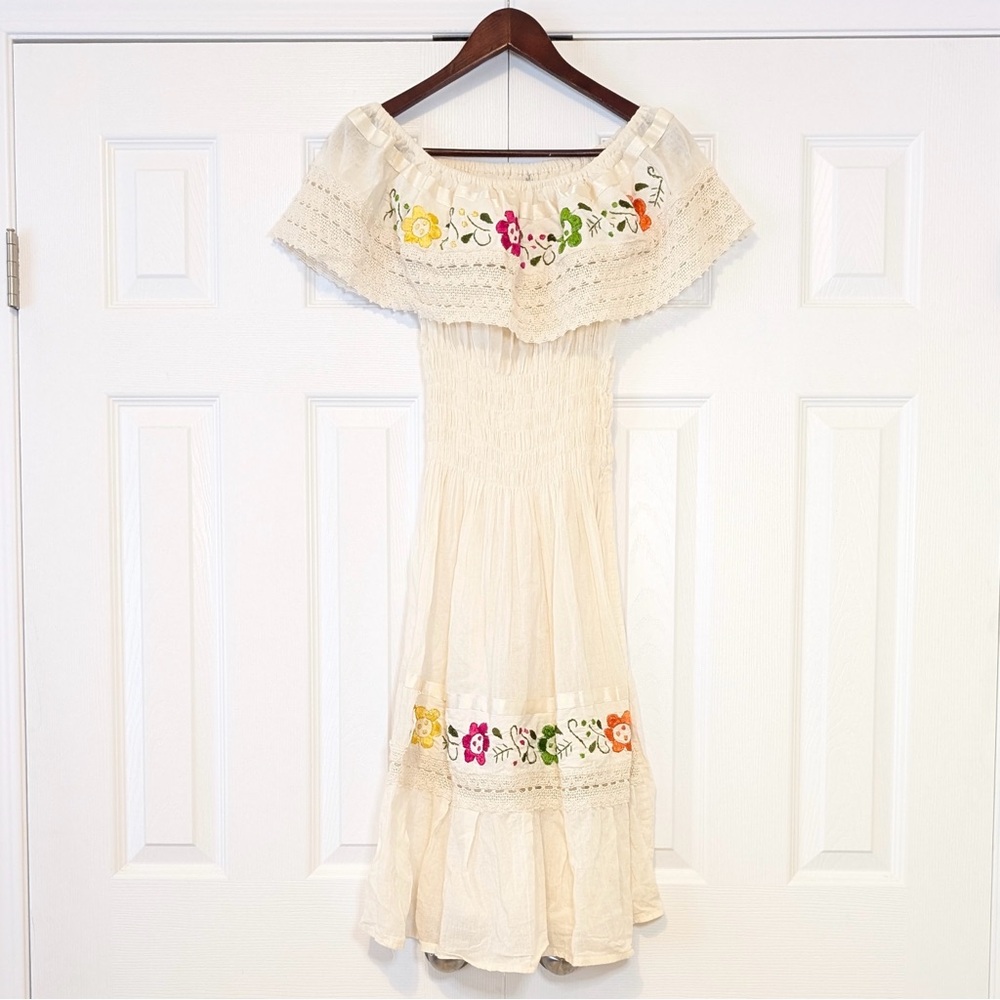 100% Cotton Made In Mexico XS Vintage Floral Embroidered Bohemian Peasant Dress